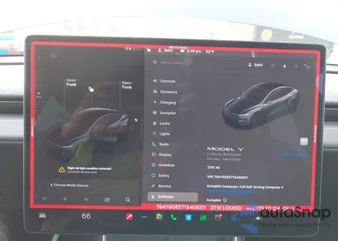 2026 Tesla Model Y Long Range Launch Series/Premium All-Wheel Drive z USA, uszkodzony, nr VIN 7SAYGDEE7TA409211
